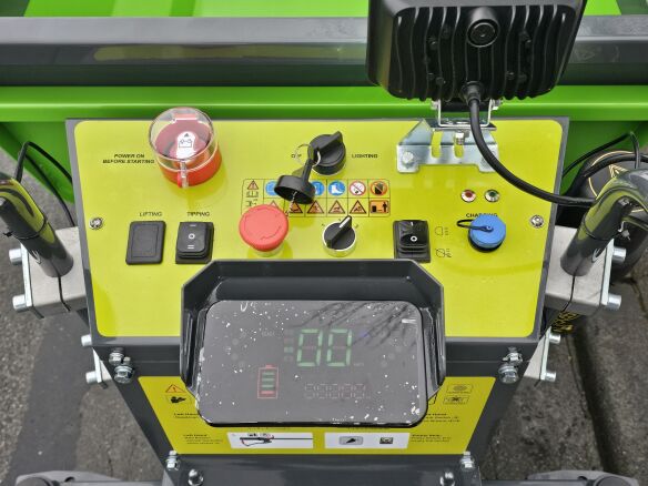 Delta-Competent Elektro Minidumper 4x2 mit hydr. Kippung 500 kg